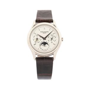 Patek Philippe Reference 3940 perpetual calendar men’s watch with 18kt white gold case and clasp (est. CA$35,000-$45,000).