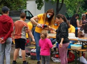 The Scientology Volunteer Ministers brought enough soft drinks, chips and sweets for the children to have as much as they wanted. 