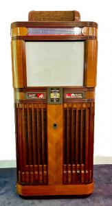 One of Mr. Evans’s favorite items in the sale is the Mills Panoram movie machine, a forerunner of the early jukeboxes.