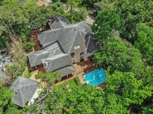 Rare Acre in Exclusive River Oaks, Houston to Auction via Concierge Auctions In Cooperation with Martha Turner Sotheby’s 2 Located within the coveted Tall Timbers section of stunning River Oaks, this property is being offered at “lot value”, ideal for anyone looking to construct a custom home to their own specifications in a prime location.