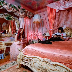 Today, singer-songwriter Cloe Wilder shares her new live video “It’s True,” which was filmed in her hometown of Clearwater, Florida, at the historic landmark Capitol Theater Cloe Wilder has garnered over 1 million streams to date.