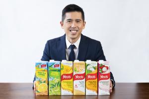 Yeo Hiap Seng (Malaysia) Bhd (Yeo’s) has invested RM20 million in a high-speed Combi Production and Filling Line (Combi Line) to cement its leadership in the Asian Drink category and meet global product demand while raising the bar on consumers’ experience of Yeo’s range of products Mr Samuel Koh, Yeo Hiap Seng Group Chief Executive Officer, showcasing some of Yeo’s products from its latest Combi line