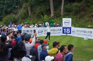 Chinese golfer tees off with large crowd watching