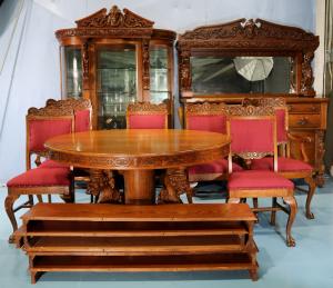 Eager bidders will be giving thanks at Stevens Auction’s Thanksgiving Antique Auction set for Saturday, November 13th, live in the gallery at 609 North Meridian Street in Aberdeen, and online via LiveAuctioneers Gorgeous R. J. Horner dining room suite with a china cabinet, banquet-size table with five leaves, six chairs and sideboard (estimate: $15,000-$45,000).