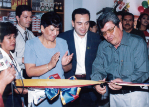 Jose de la Cajiga inaugurando una sucursal de Tiendas Piticó.